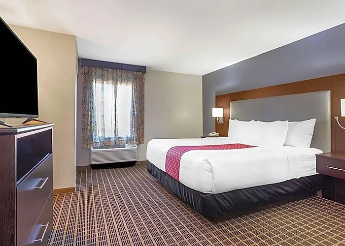 La Quinta By Wyndham Rockford